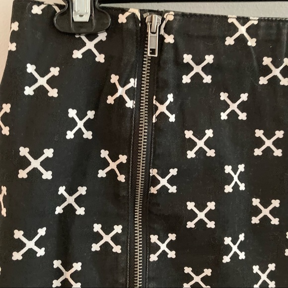 H&M Zipper Mini Skirt - Picture 7 of 9